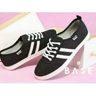 Base Shoes สองคู่สุดท้ายราคาทุน