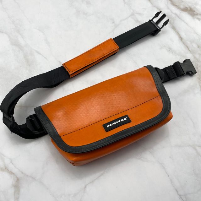 กระเป๋า Freitag Messenger bag
รุ่น F153 JAMIE ผ้าใบสีส้ม 🟠 มือ 1 แท็คห้อย