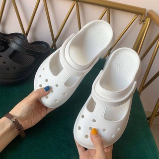 【😍Ooyoudo】ใหม่ แตะแพลตฟอร์ม crocs ส้นแบน สําหรับสตรี 2022【แตะผู้หญิง jibbitz อุปกรณ์เสริม】