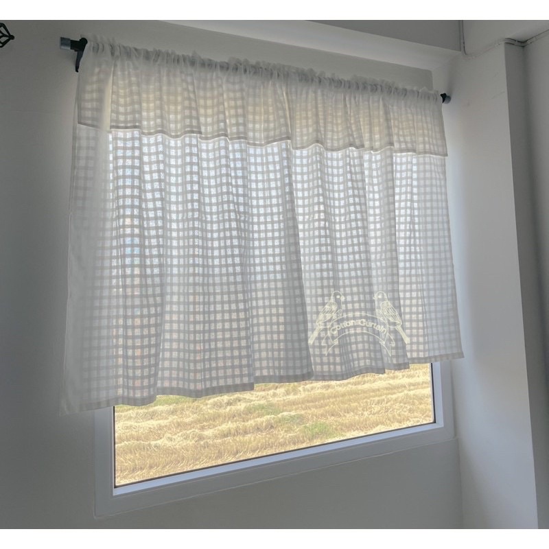 ผ้าม่านมินิมอล  แบบสอดคอกระเช้าผ้าลายตารางสีขาวนวล ดั้งเดิมขนาด110x100cm