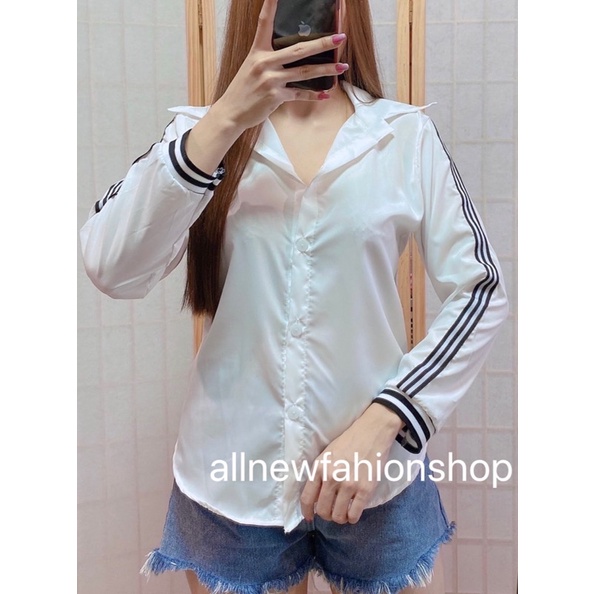 เสื้อเชิ้ตเเขนกุดสีขาว