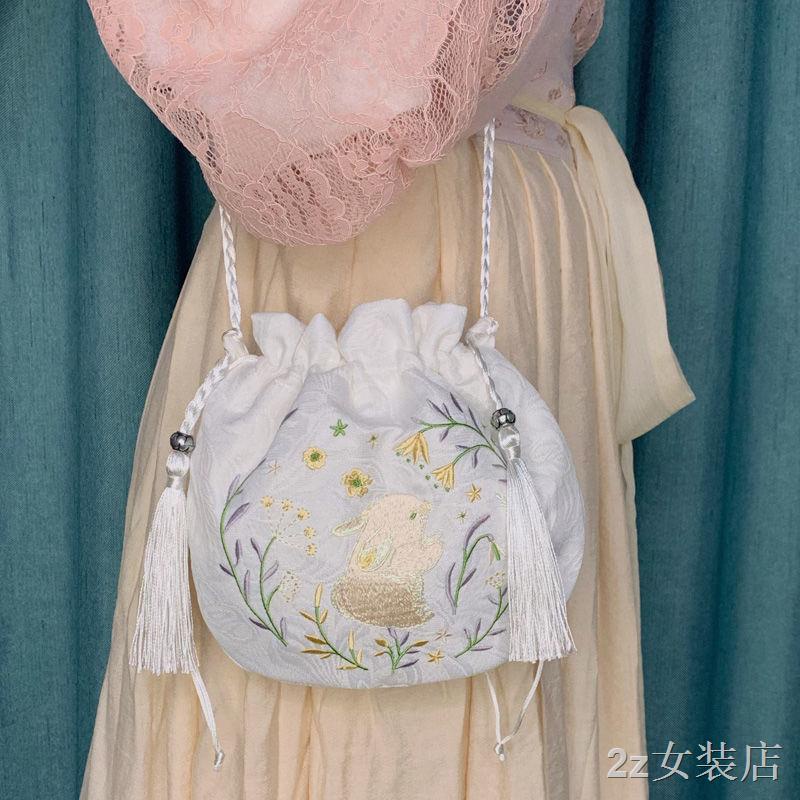 องค์ประกอบฮั่นดั้งเดิมเพลงโบราณเย็บปักถักร้อยร่อซู้ล Hanfu กระเป๋ามือถือพู่ไหล่ข้างหนึ่งกระเป๋า