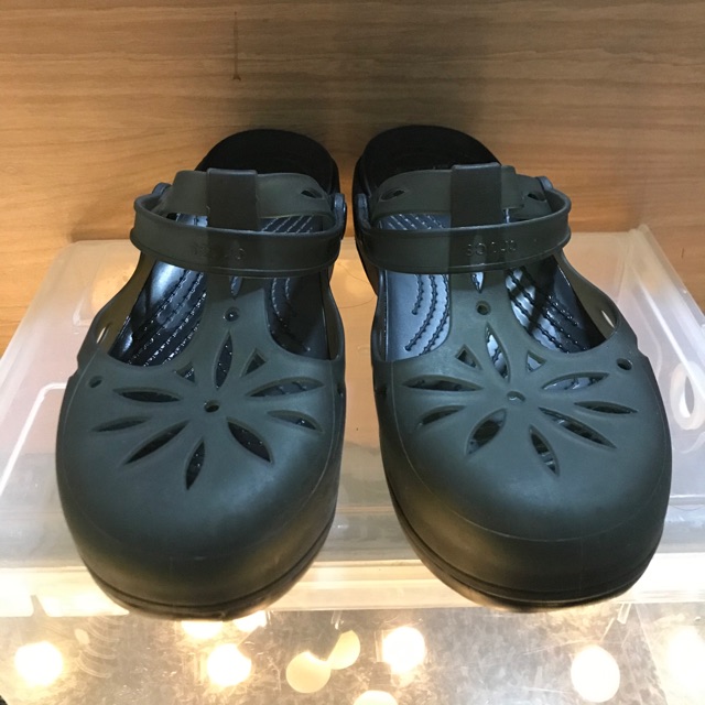 Crocs w8 size sales