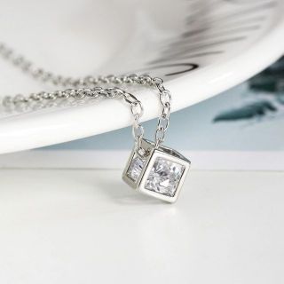 สร้อยคอ พร้อมจี้เพชรในลูกเต๋า • Cubic Necklace