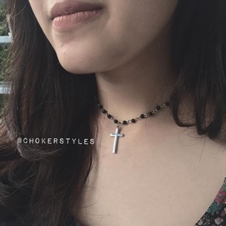 Short dark choker