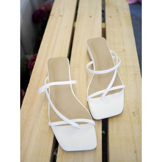 PMR Shoes รองเท้าแตะหนังไมโครไฟเบอร์ รุ่น Milli Sandal สีWhite(หน้ากว้างบวกเพิ่ม1 ไซส์ จากปรกติ)