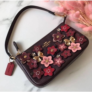 🎀 (สด-ผ่อน) ส่งฟรี กระเป๋า 7 นิ้ว สีแดงเข้ม แต่งดอกไม้ COACH C2254 NOLITA 19 WITH DAISY APPLIQUE