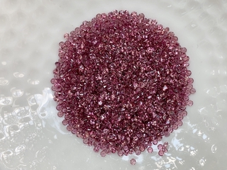 Pink sapphire 1.5 mm. 1 กะรัต