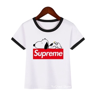 เสื้อยืด พิมพ์ลาย Supereme Snoopy Addidas แฟชั่นฤดูร้อน สําหรับเด็กผู้ชาย ผู้หญิง อายุ 3-13 ปี