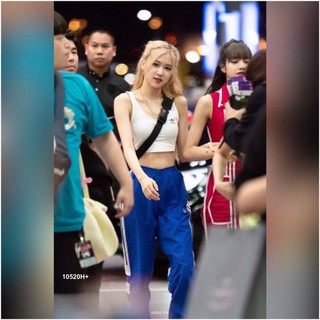 ืSet 2 ชิ้น เสื้อครอปตัวสั้นแขนกุด ผ้าเรย่อน แต่งเส้นแถบ 1 เส้น + กางเกงวอร์มขายาวแต่งแถบขาว