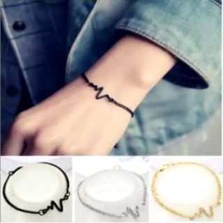 สร้อยข้อมือมินิมอล • Minimalist Bracelet