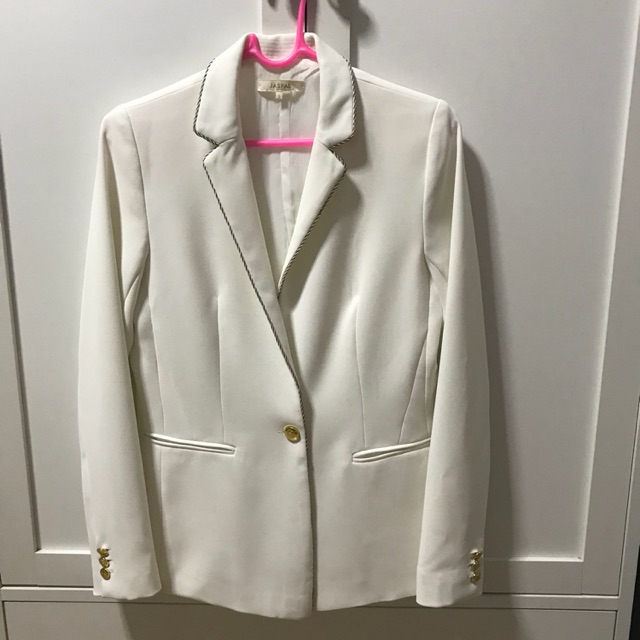 เสื้อสูทสีขาว jaspal size S ซื้อมาไม่เคยใส่ ราคาเต็มเกือบ 4,000