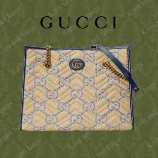 Gucci/ GG/ GG Marmont กระเป๋าโท้ทขนาดกลางในหนังควิลท์สีเบจและสีน้ำเงินรุ่นพิเศษ