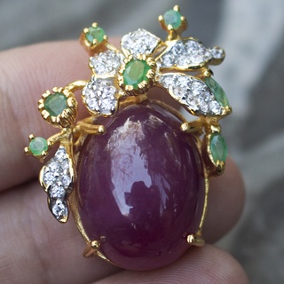 จี้ห้อยคอพลอยทับทิม(Natural Ruby) ประดับข้างด้วยพลอยมรกตโคลัมเบีย(Emerald) ขนาด พลอย18 x 20 มิล พลอยแท้