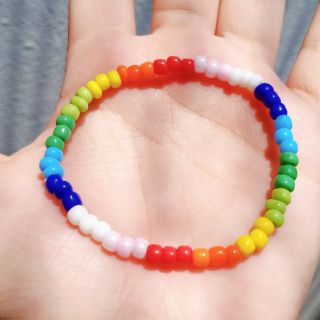 กำไลลูกปัดสีรุ้งน่ารักๆ 15 บาท