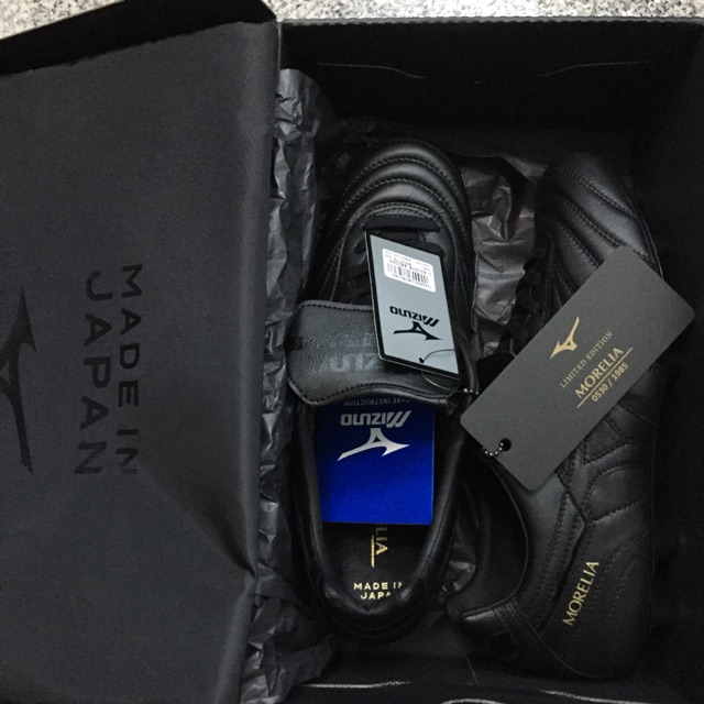 รองเท้าสตั้ด Mizuno morelia2 top japan blackout limited 275jp สีดำดุ แท้ 100% มีแค่ 1985คุ่ ทั่วโลก มือ 1