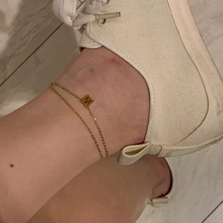 สร้อยข้อเท้าสเตนเลส HER OBJECTIVE_HER CLASSIC INITIAL PENDENT ANKLET