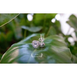 ต่างหูหัวใจล้อมเพชร Heart shape