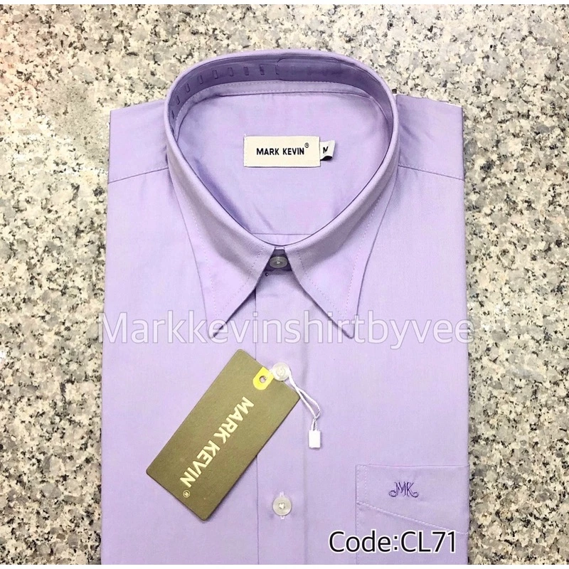 เสื้อเชิ้ตสีม่วงอ่อน มีกระดุมปกด้านใน ทั้งแขนสั้นและแขนยาวค่ะ