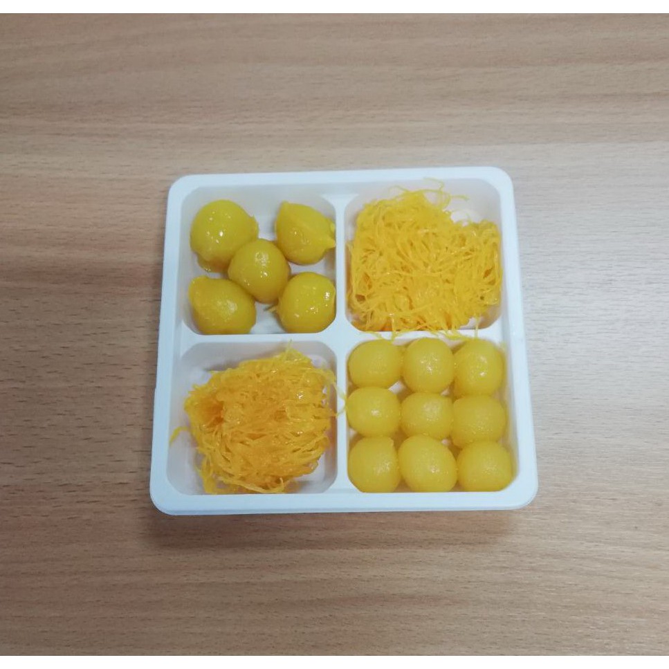 กล่องพลาสติก 4 ช่อง กล่องใส่ขนม 4 ช่อง ฐานสีขาว [ แพ็ค 50 ชุด ] - รูปที่ 3