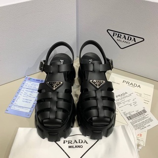 PRADA TRIANGLE LOGO FISHERMAN SANDALS รองเท้าแตะหุ้มหน้าเท้า รัดส้น แบรนด์ปราด้า ด้านหน้าเป็นสัญลักษณ์สามเหลี่ยม