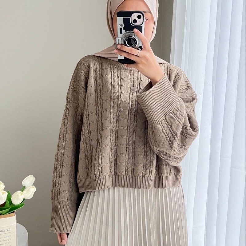 เสื้อสเวตเตอร์ครอป Jisoo by Edmee Outfit