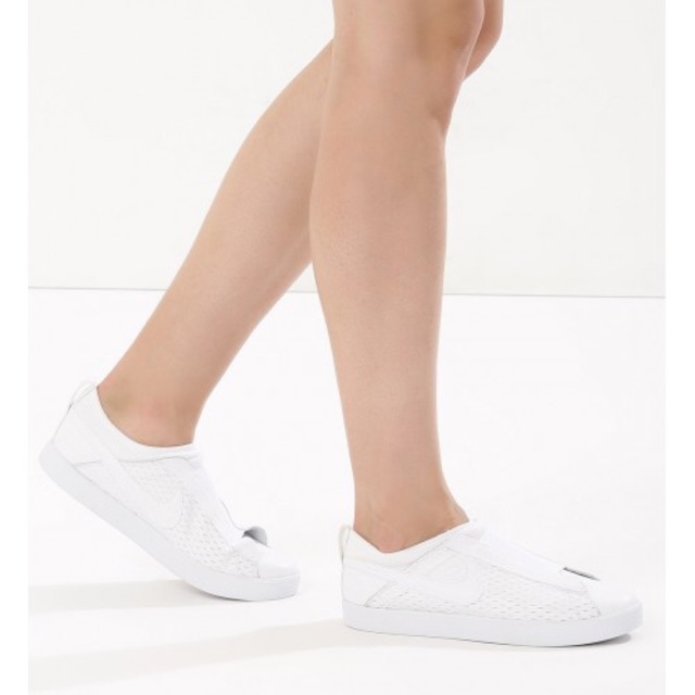 nike racquette slip on