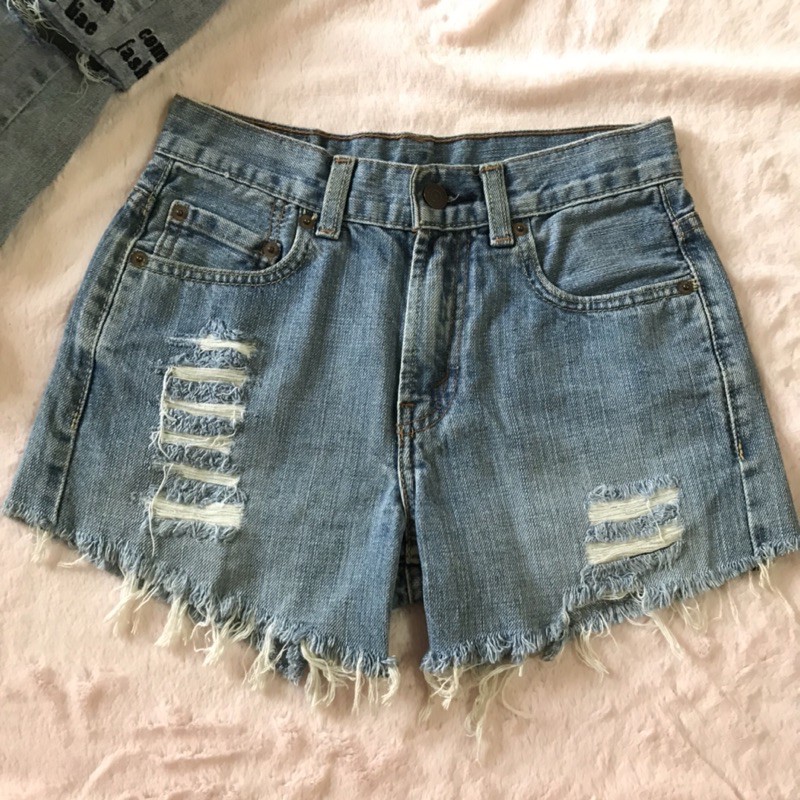 กางเกงขาสั้นสายฝอแบรนด์ Levi's