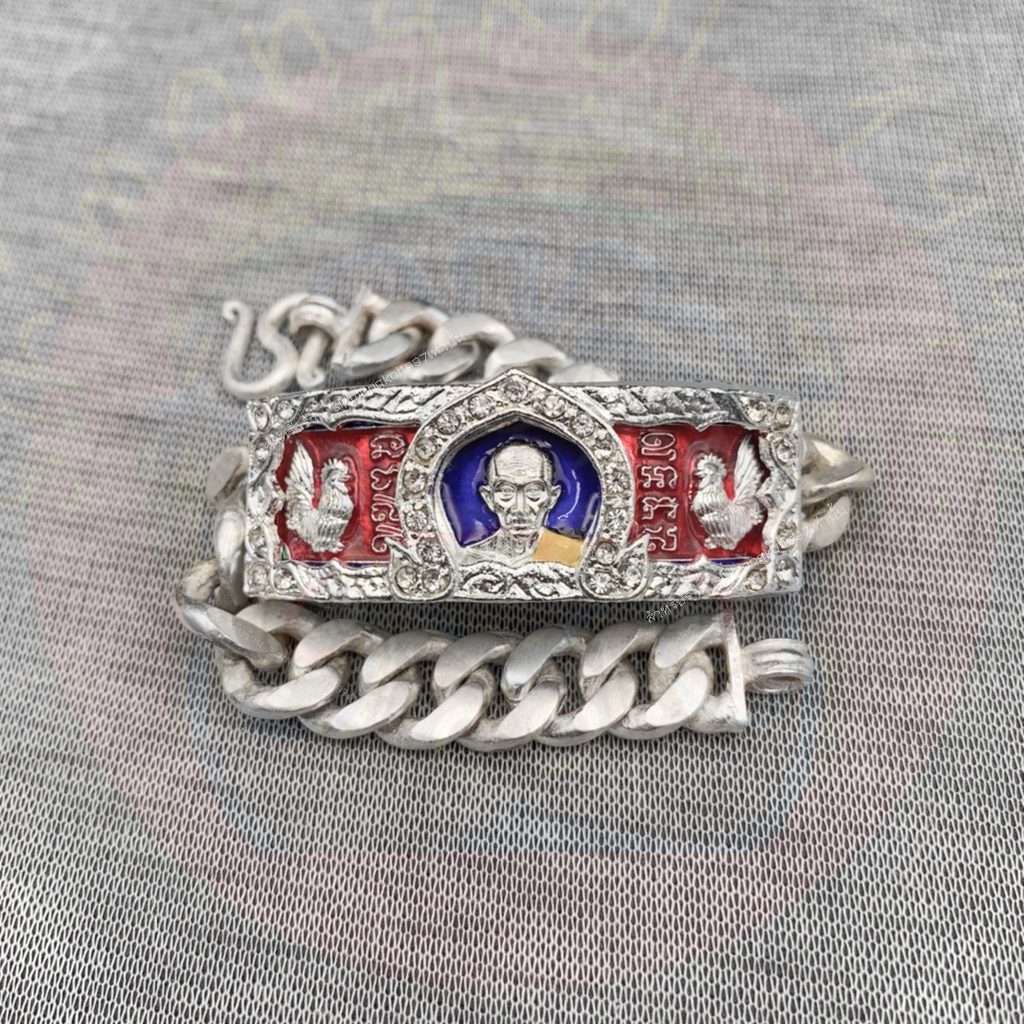 กรอบเลสหลวงพ่อรวยขนาด4บาท งานชุบเงินชุบทองไมครอน ราคาถูกที่สุดติดเพชรลงในตัวเรือน ใส่กับรุ่นอะไรสอบถ