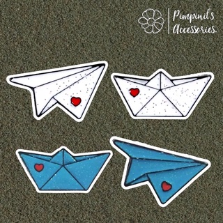 ʕ •ᴥ•ʔ ✿ พร้อมส่ง : เข็มกลัดเซ็ทจรวดกระดาษและเรือกระดาษโอริกามิ | Origami Paper Plane &amp; Boat Enamel Brooch Pin Set.