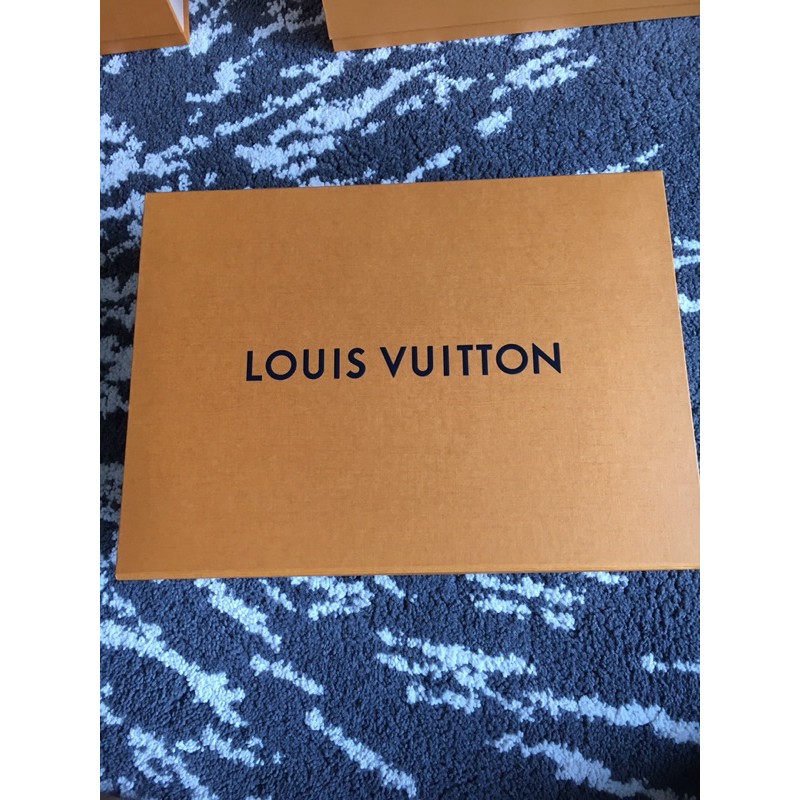 กล่อง Louis vuitton multi pochette