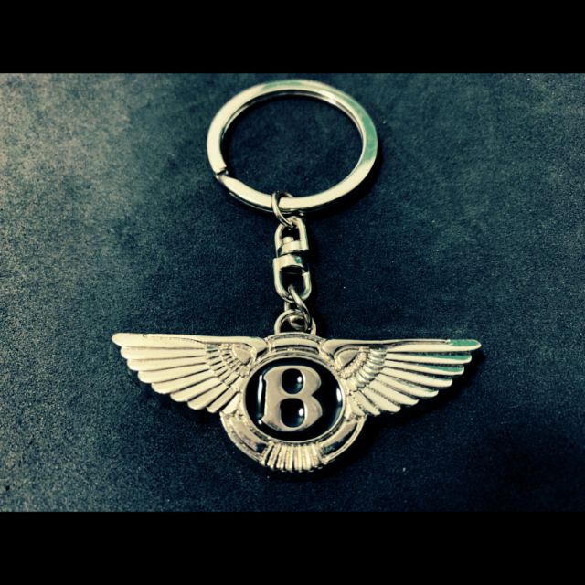 Best saller พวงกุญแจโลโก้รถยนต์ (BENTLY) METAL KEYCHAIN แป้นเหยียบกันลื่น logo logoรถ โลโก้รถ ดุมล้อ BENZ