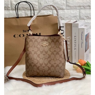 กระเป๋า COACH SMALL TOWN BUCKET BAG แท้💯 ส่งฟรี