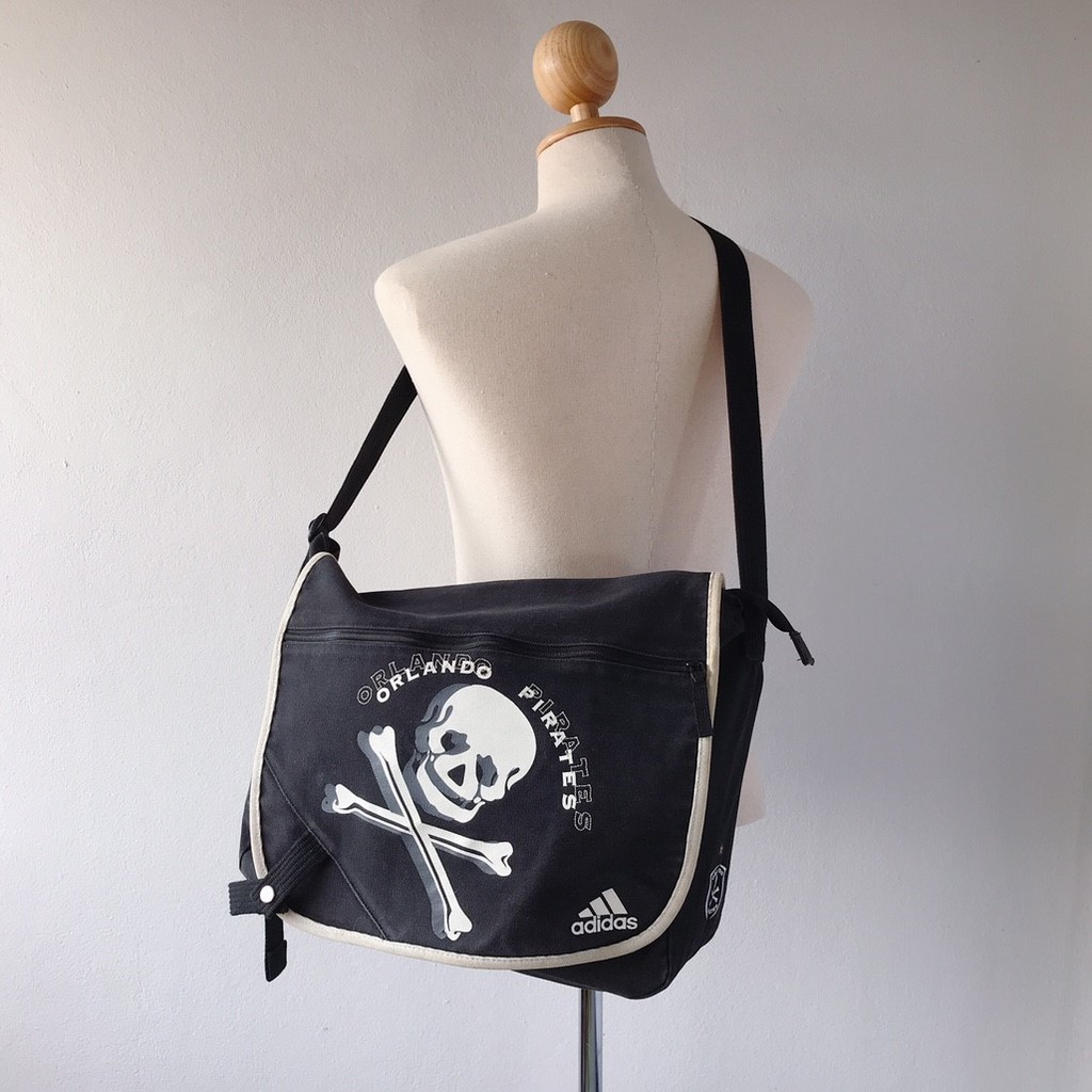 > ส่งฟรี <  กระเป๋าสะพายข้าง adidas ทีม orlando pirates ผ้าแคนวาส