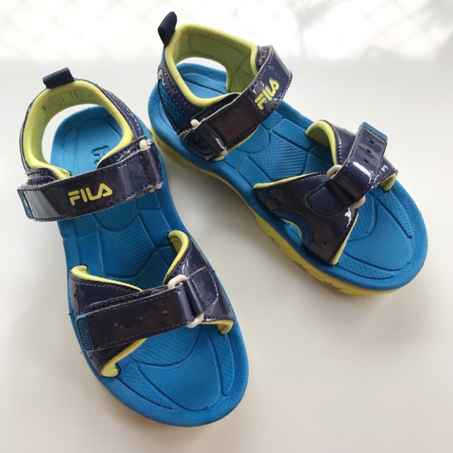 SALE!!! รองเท้าเด็ก Fila แท้มือสอง Size • 19 Cm