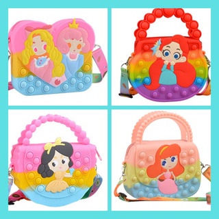 【มีสินค้า】ใหม่ Pop It Bag Disney Princess กระเป๋าใส่เหรียญน่ารัก ซิลิโคน กระเป๋าถือ Push Pop It Fidget Toy Kawaii kids กระเป๋าสะพายไหล่ กระเป๋าเมสเซนเจอร์ สําหรับเด็ก ของขวัญ