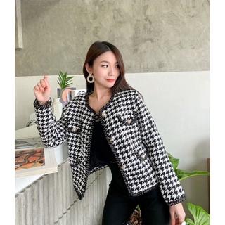 BLACK TWEED BLAZER ื้อเบลเซอร์เนื้อผ้าทวิต เนื้อผ้าดีมากค่ะ ดีไซน์ลายซิโนริ ใส่สวยดูเรียบหรูมากค่ะตัวนี้ ON