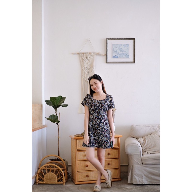 cottongarden.bkk – Clara A line dress เดรสคอเหลี่ยมหยัก แขนกระบอกปกติ พรางพุง ต่อผ้าใต้อก ทรงเอ อัพเดตลายผ้าได้ในแชทจ้า