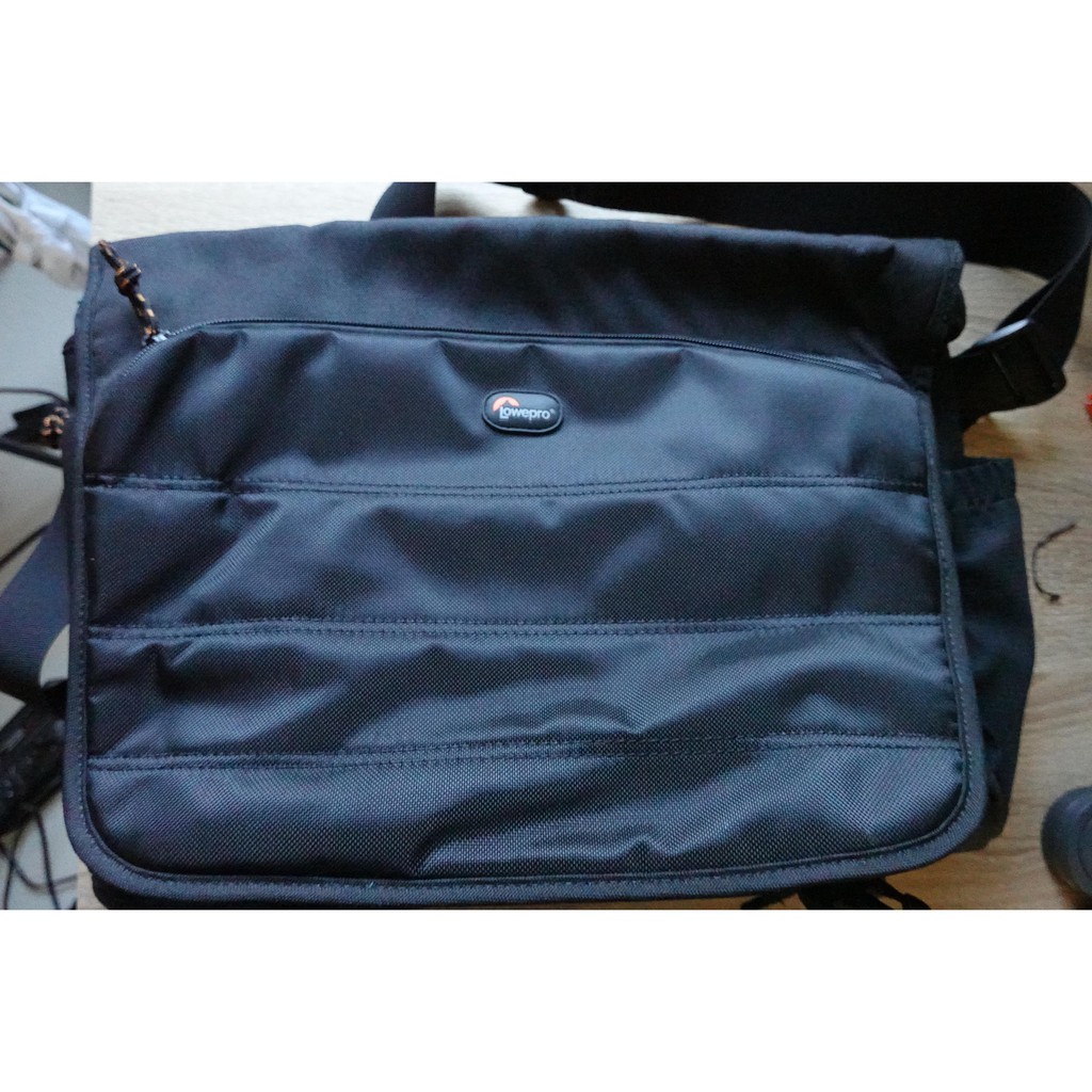 Lowepro Compuday Photo 150 – Borsa A Tracolla Per Fotocamera E Notebook, Spaziosa E Pratica, Nero