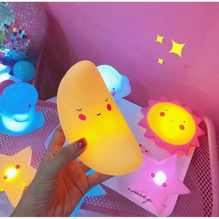 พร้อมส่ง!! โคมไฟสไตล์เกาหลี โคมไฟ LED โคมไฟแต่งห้อง โคมไฟตั้งโต๊ะ น่ารักสุดๆ แถมถ่านพร้อมใช้งานทันที ลายเยอะ ราคาถูกสุดๆ