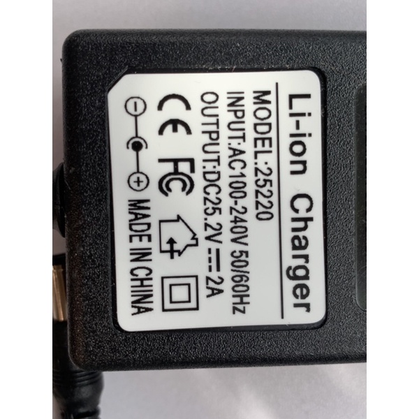 สายชาร์จสำหรับ ลำโพงบลูทูธ Diy  25.2 v  2a  มีระบบตัดไฟ เมื่อแบตเตอรี่เต็ม  ช่วยยืดอายุการใช้งานแบตเตอรี่