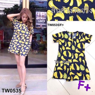 TwinsShopVip💗พร้อมส่ง TW0535 จั้มพ์สูทคอวี ลายกล้วย	 V-neck jumpsuit with banana print