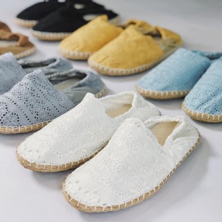 รองเท้าแฮนด์เมด เอสปาดริล แบบสลิปออนลายลูกไม้ Espadrilles Slip on-Lace Handmade