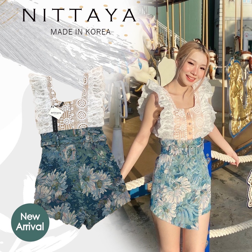 งานป้าย NITTAYA การันตีเสื้อผ้าคุณภาพ จั๊มสูทกางเกงขาสั้น ช่วงบนเป็นลูกไม้ขาวแขนระบาย ช่วงล่างผ้ากระ