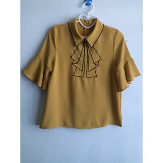 มือ 2 เสื้อพื้นแขนกระดิ่ง