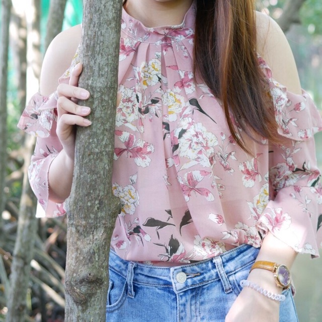 [used 3 times] เสื้อแขนยาวทรงเปิดไหล่💘💖