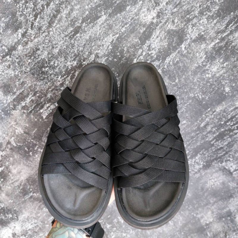 รองเท้าแตะสีดำ Y.S.H Design By Korea พื้นซอฟนุ่มๆ สวมใส่สบายเท้า