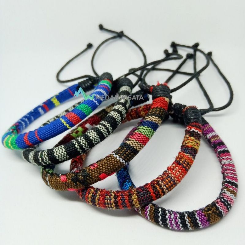 สร้อยข้อมือ แบบเชือกถัก สีดํา ไม่ซ้ําใคร อุปกรณ์เสริม สําหรับผู้ชาย และผู้หญิง By2