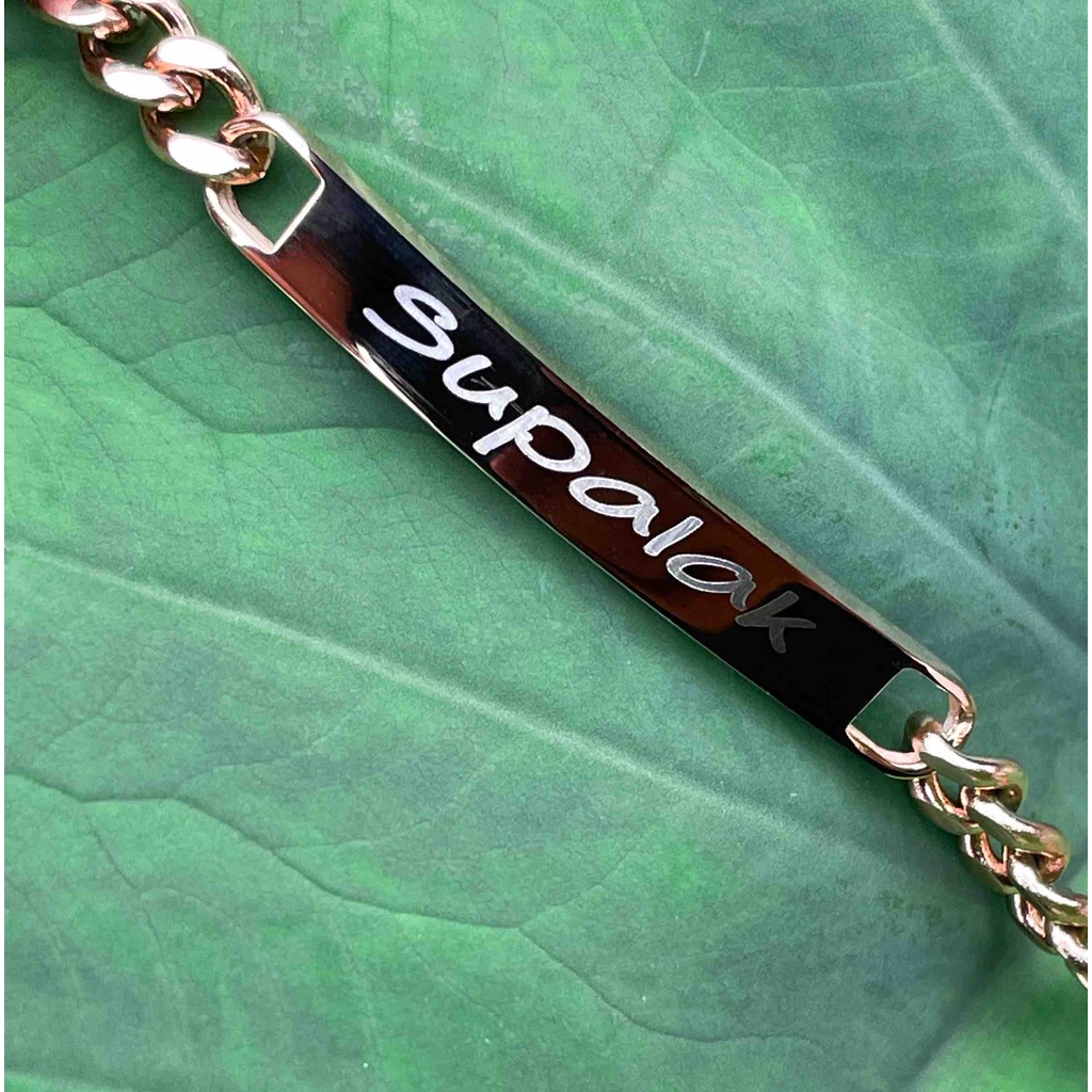 236 สร้อยข้อมือสแตนเลสป้ายสลักขนาดกว้าง 5.5mm ฟรีสลัก (สลักอักษรโปรดแจ้งแบบfontในแชท) มี5สี สแตนเลสแท้ สีสด ไม่ลอกไม่ดำ