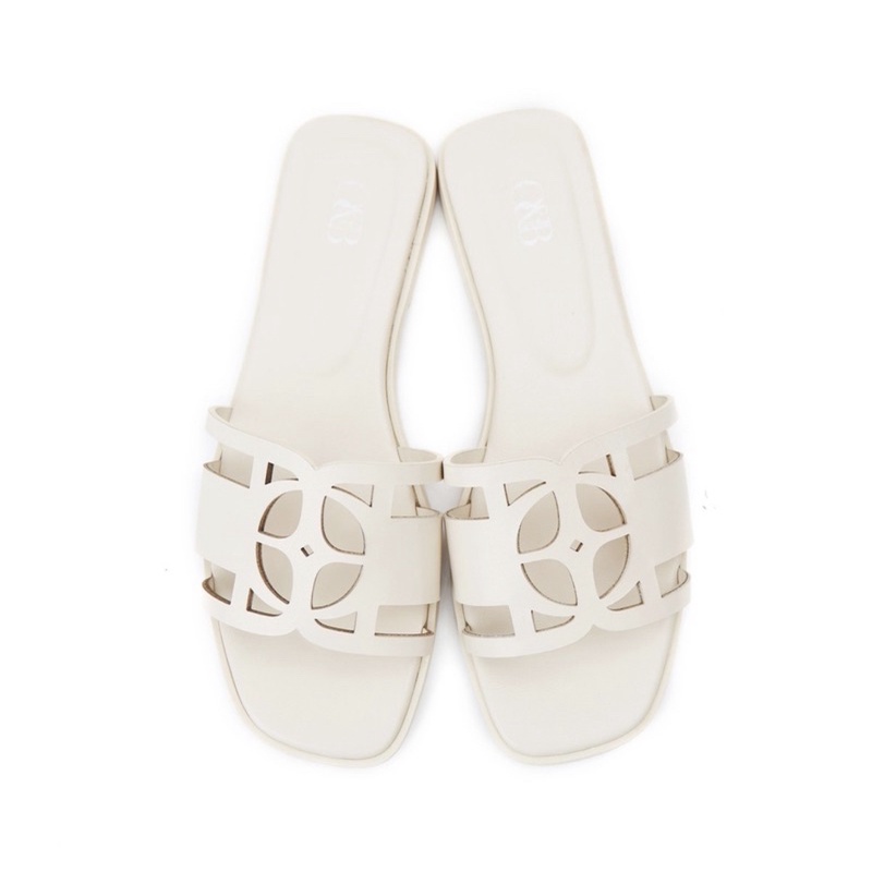 O&B รองเท้าหนังแท้รุ่น OANDB SANDALS in Undercover Cream Size 37 (ซื้อมาผิดไซต์ แค่ลองใส่ อปก ครบ)
